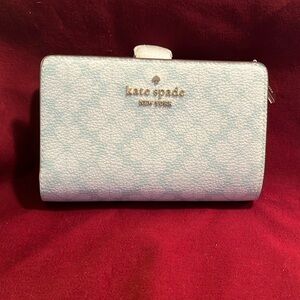 🎄🎁 KATE SPADE NWT Staci Saffiano leather blue w/white flowers great gift